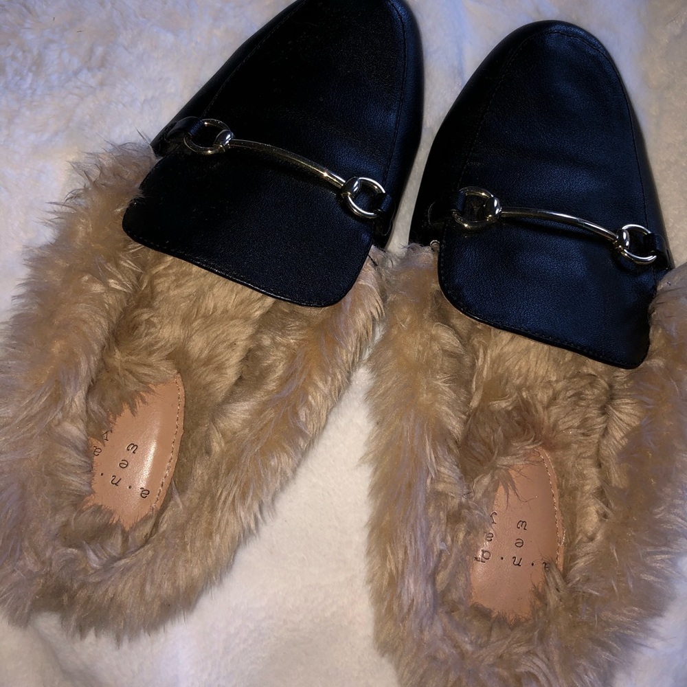 Woman faux leather backless fur mules